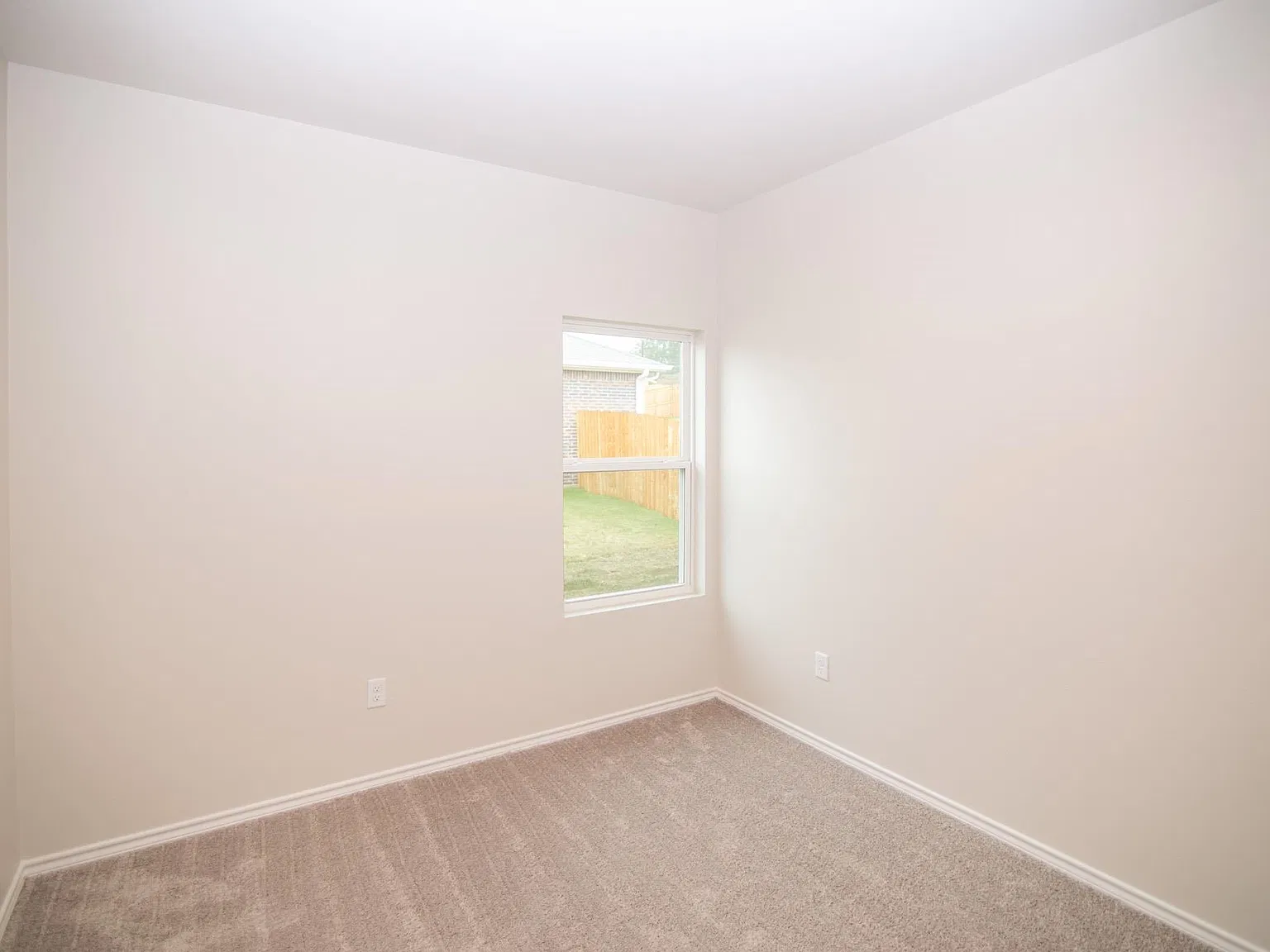 4 bed, 2.0 bath, 1553 sqft, $2,450 — Photo 4