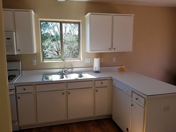 5th image of 130 Sugarloaf St Unit D