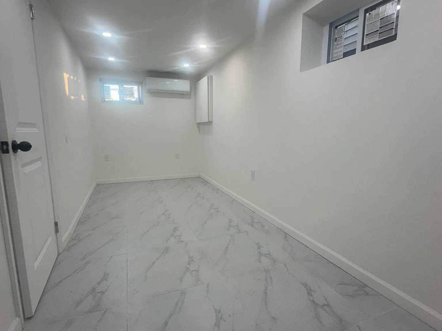 3 bed, 900 sqft, $2,700 — Photo 2
