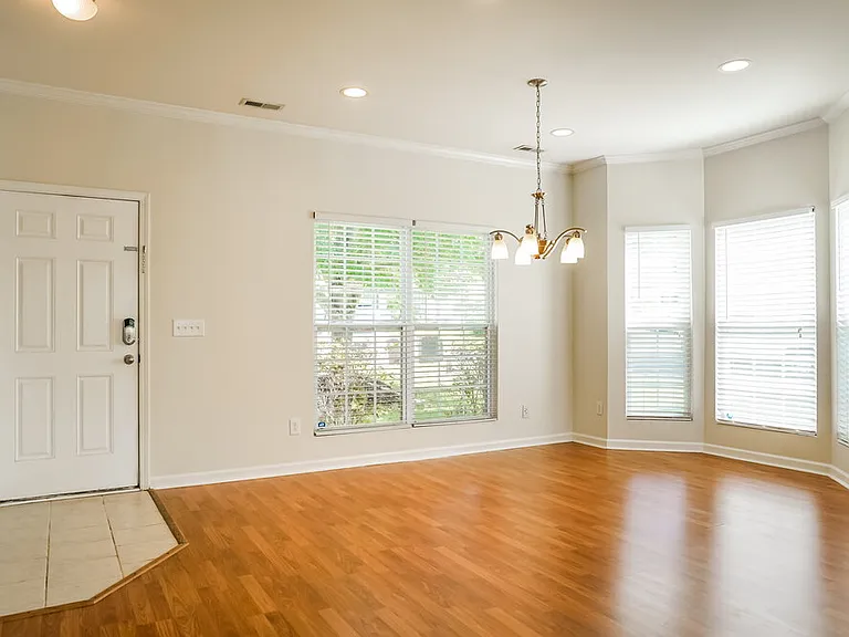 813 Stackhurst Way — Photo 6