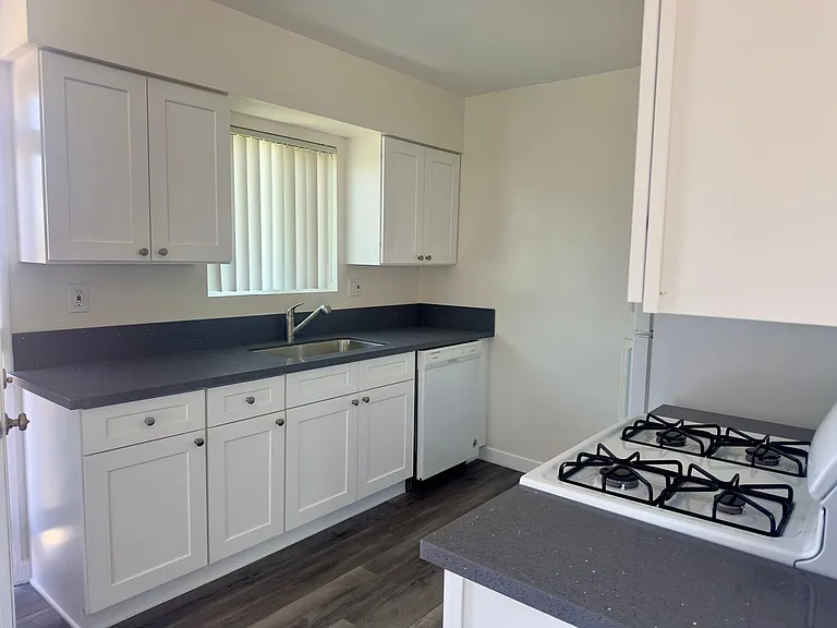 8619-8686 Sandy Bev Ln — Photo 3