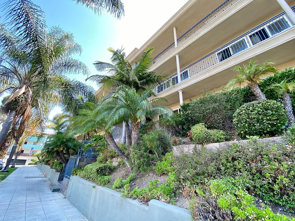 Gated and secure complex in the heart of Golden Hill