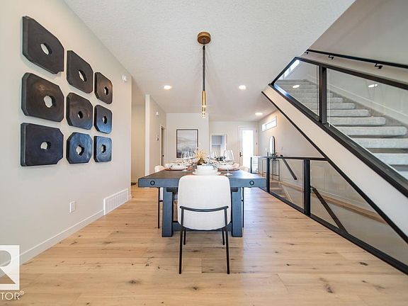 3rd image of 52 Rhea Cres