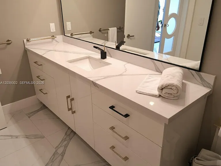 10180 W Bay Harbor Dr #0 — Photo 21