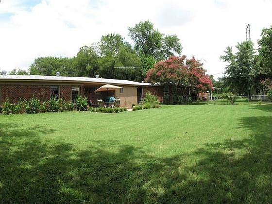 2nd image of 2824 Cecil Dr