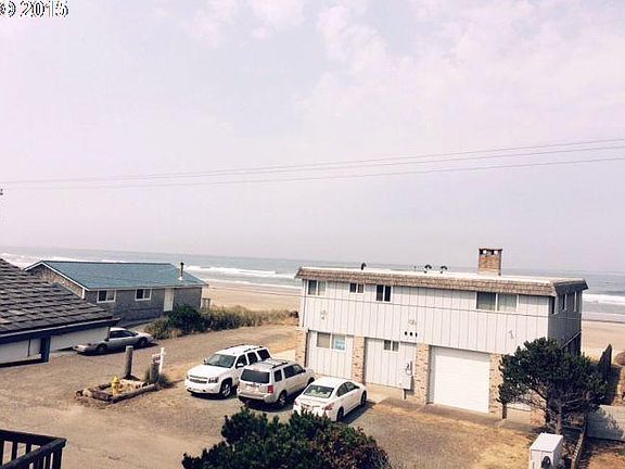 3rd image of 810 N Pacific St