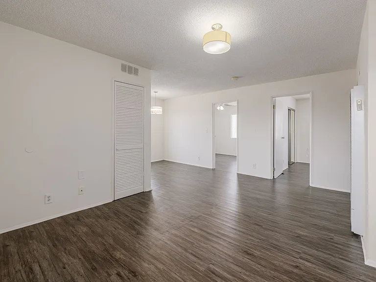 5533 Barton Ave — Photo 3