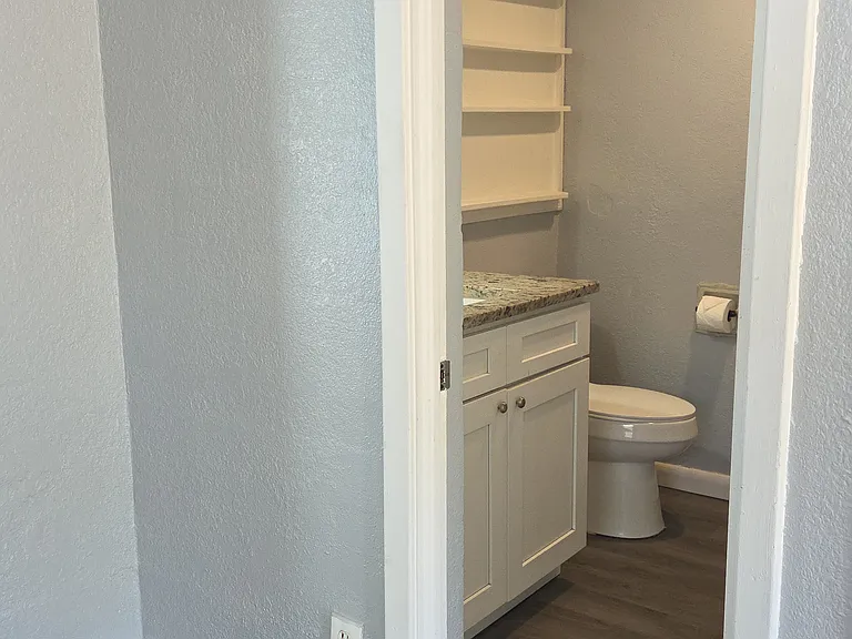 1311 Pine Ave — Photo 9