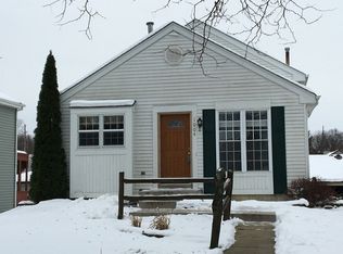 1004 Britta Ln, Geneva, IL 60134