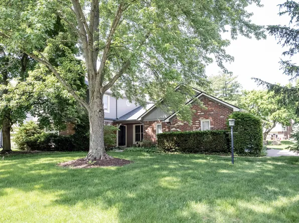 8121 Clearwater Dr, Indianapolis, IN 46256