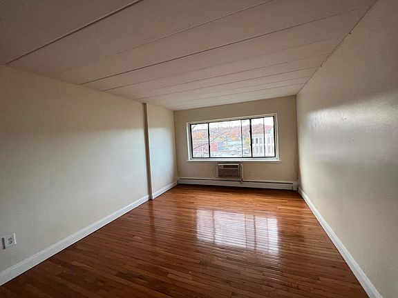 5th image of 116 Irvington Ave APT 3J