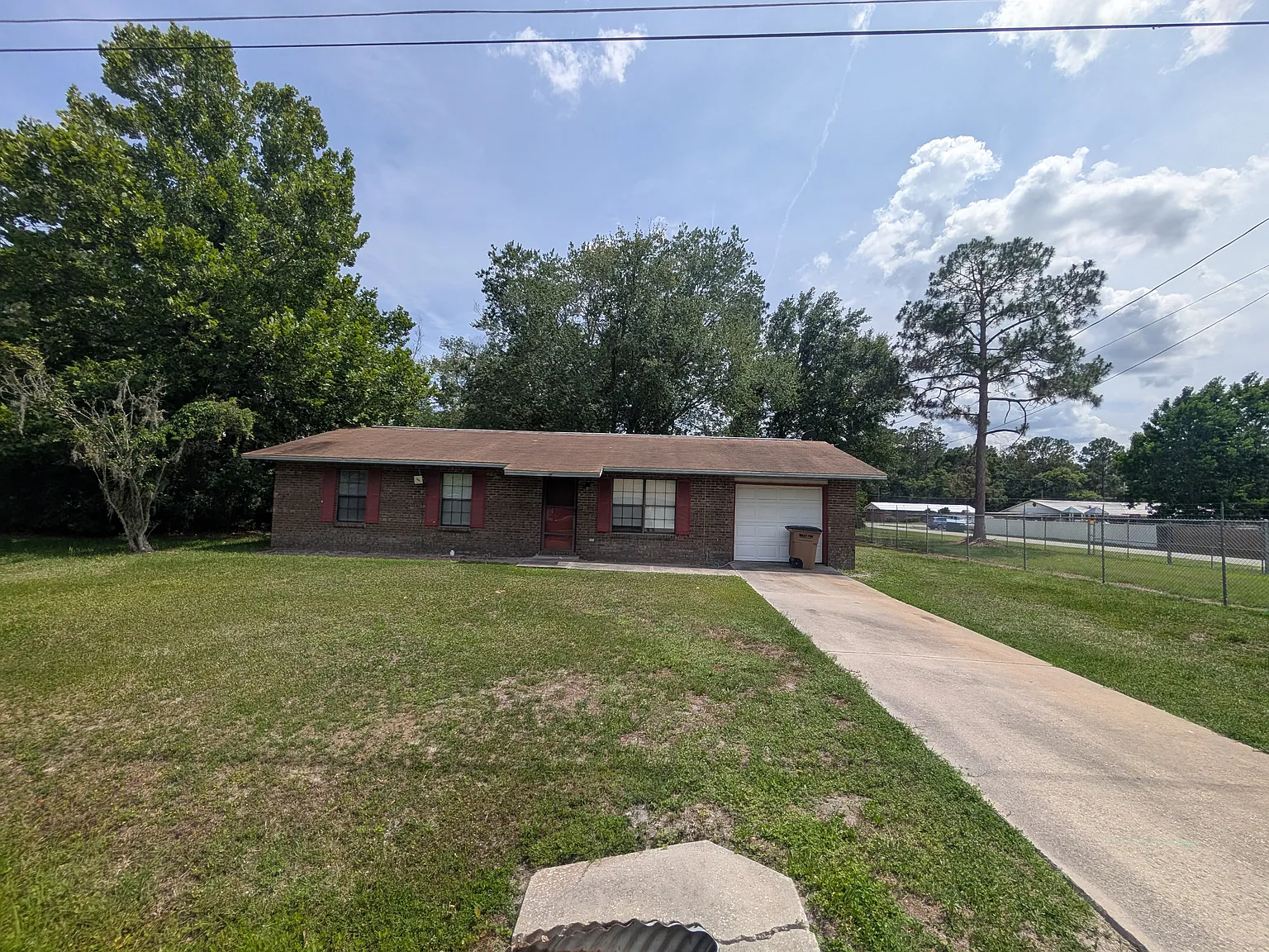 3 bed, 1.5 bath, 1025 sqft, $1,650 — Photo 2