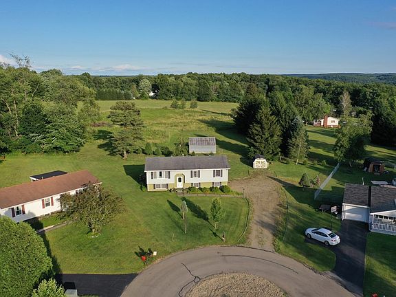 3rd image of 9 Chautauqua Ct