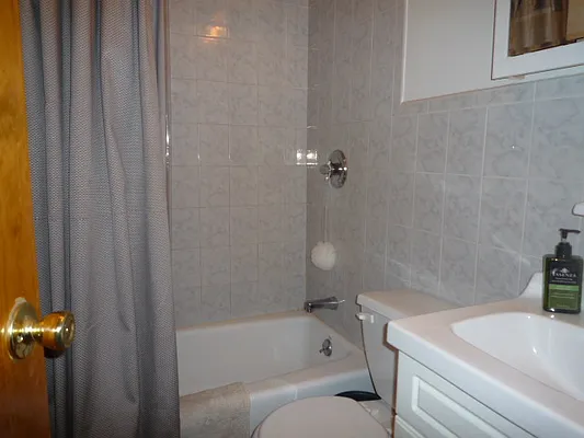 Rented by New Yorker Realty | media 71