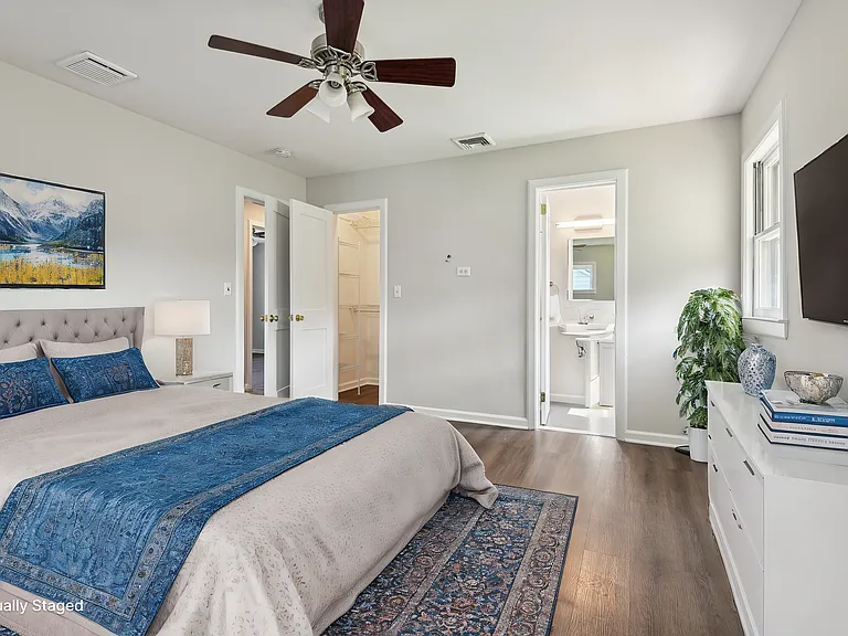 990 Washington Ave — Photo 12