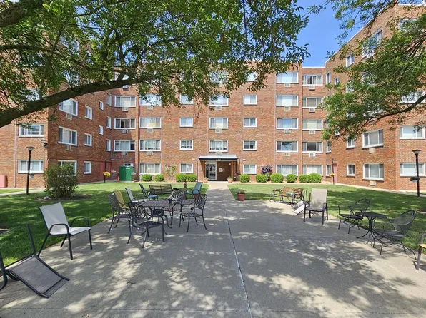 222 Madison St Unit 107, Joliet, IL 60435