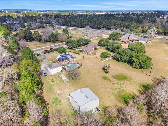 3rd image of 14519 Wildwood Cir