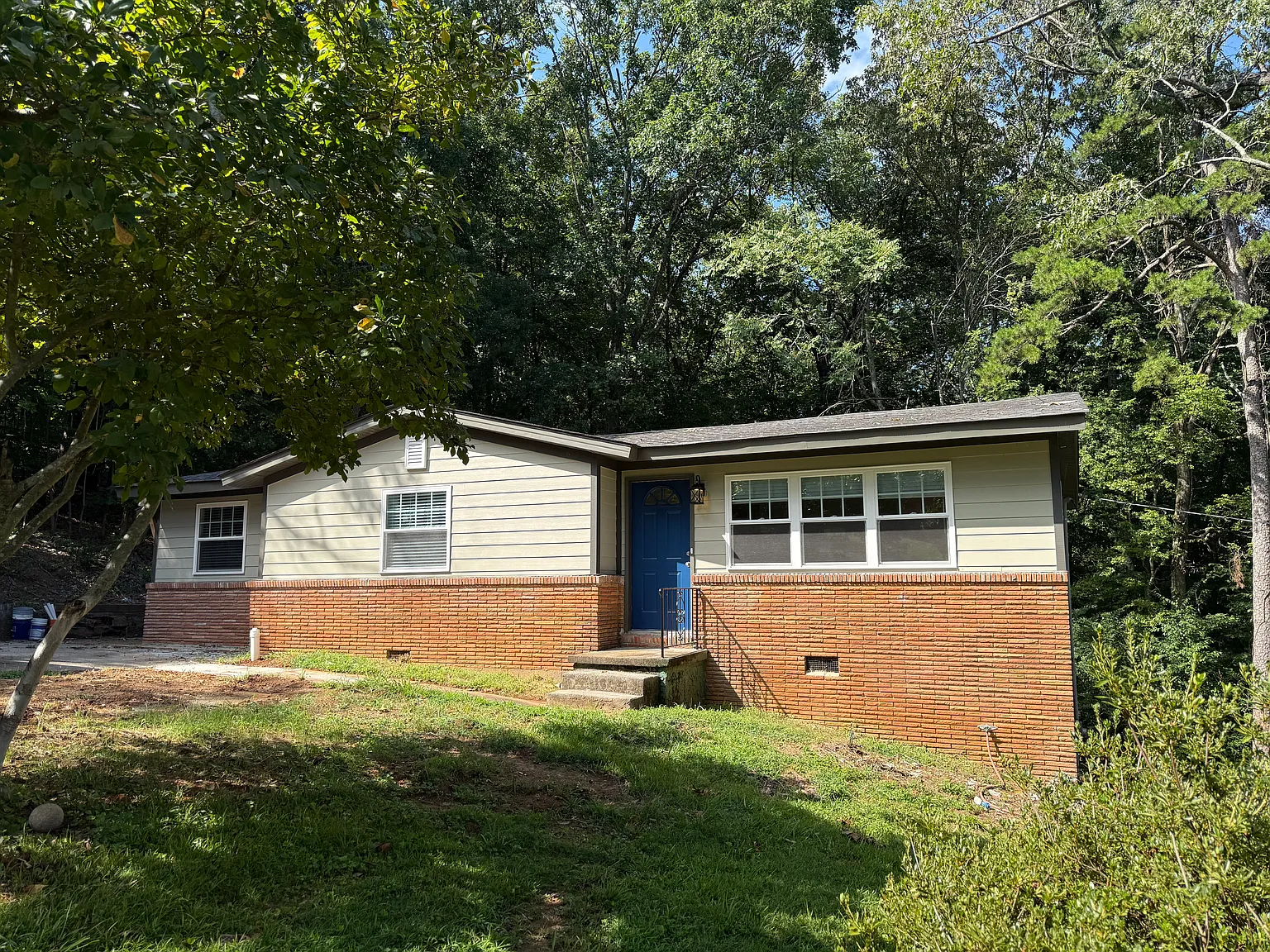 3 bed, 1603 sqft, $1,920 — Photo 2