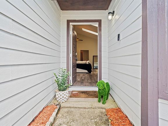 5th image of 555 SWALLOW COURT