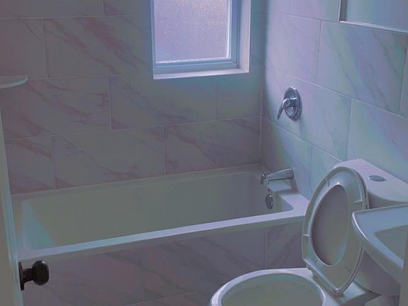 5th image of 2527 Laconia Ave #1