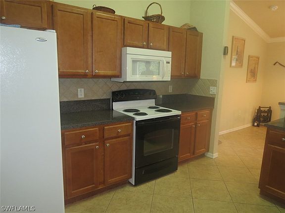 5th image of 179 Karlow Ave
