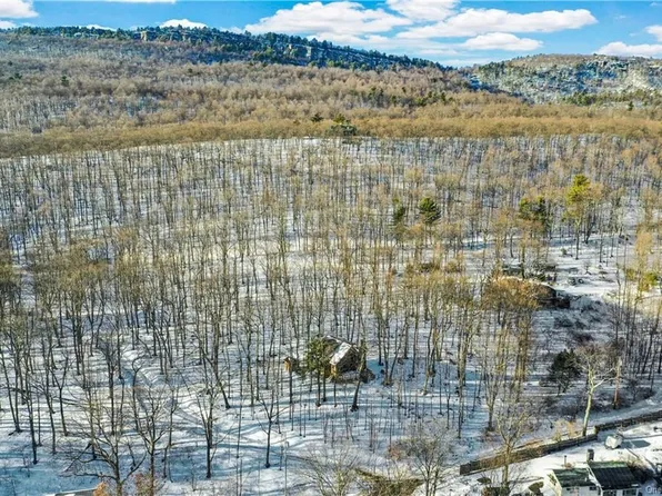 47 Black Hawk Trl, Gardiner, NY 12525