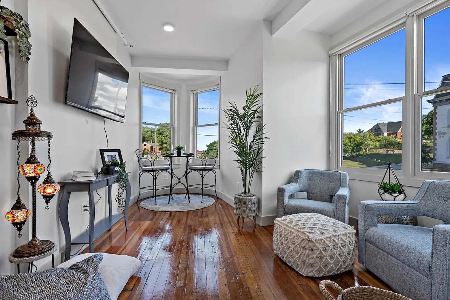 1 bed, 1.0 bath, 861 sqft, $1,883 — Photo 3