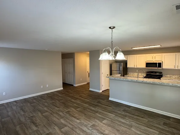 1039 S Rangeline Rd, Carmel, IN 46032