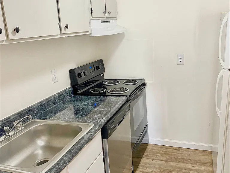 University Park Apartments near Cornell University — Photo 35