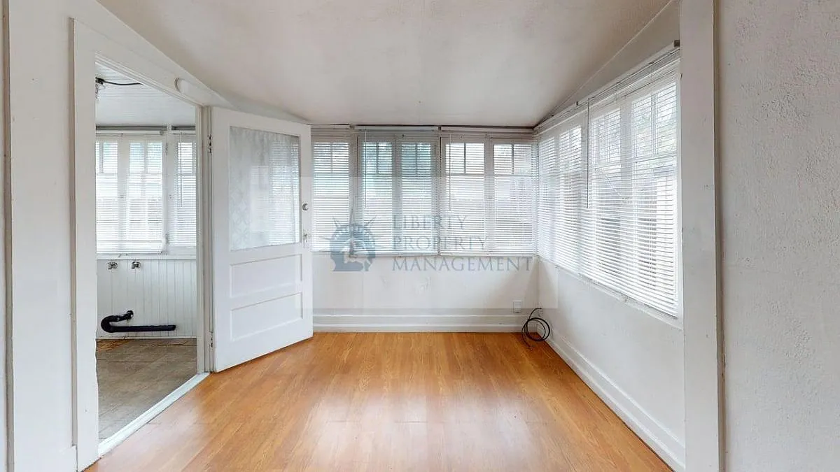 Studio, 500 sqft, $995 — Photo 2