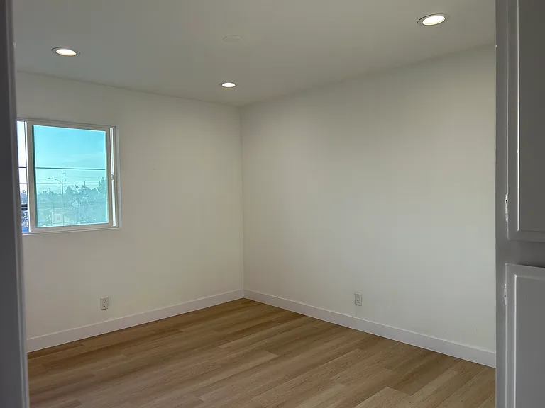 4415 W 170th St #5 — Photo 10