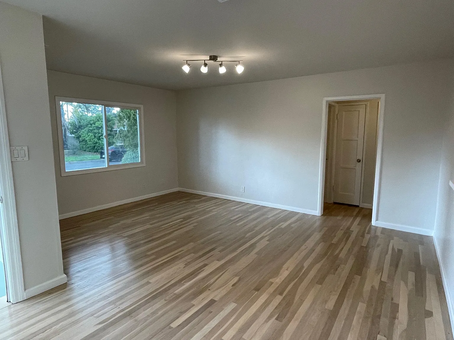 2 bed, 802 sqft, $3,600 — Photo 2