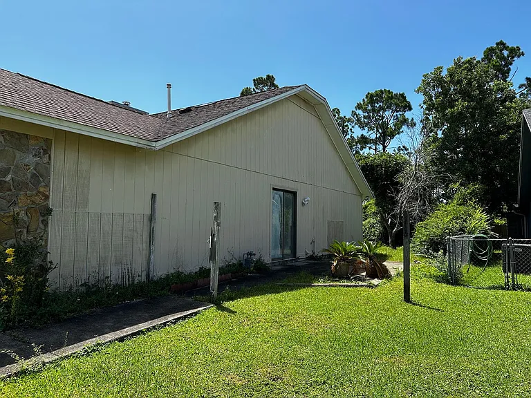 126 Kristine Blvd — Photo 34