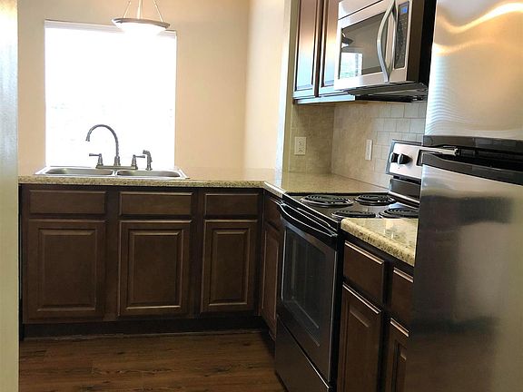 4th image of 16501 Redcliff Dr #1B