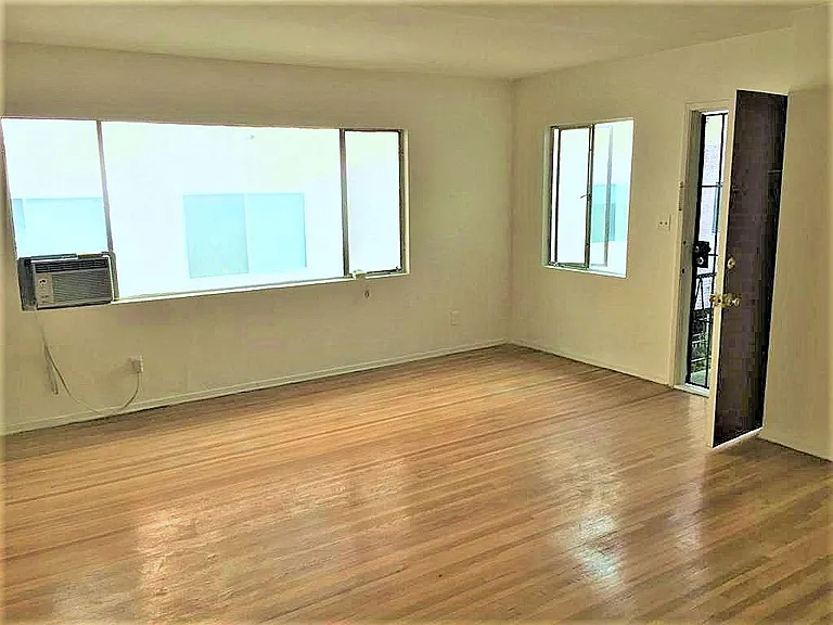 838 N Hayworth Ave #8 — Photo 2