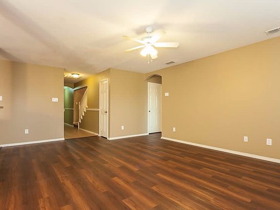 2nd image of 2811 Thistlewood Dr