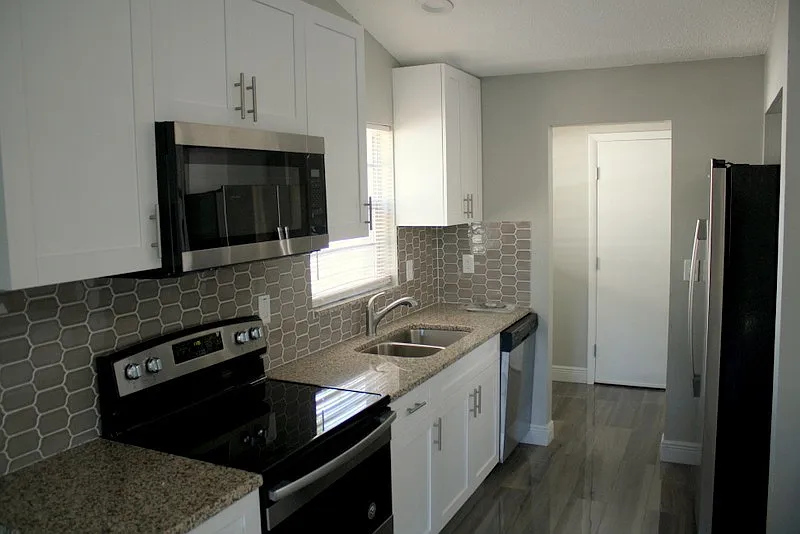 Beautifully updated over size 2 bed 2 bath 1 car garage home! — Photo 4