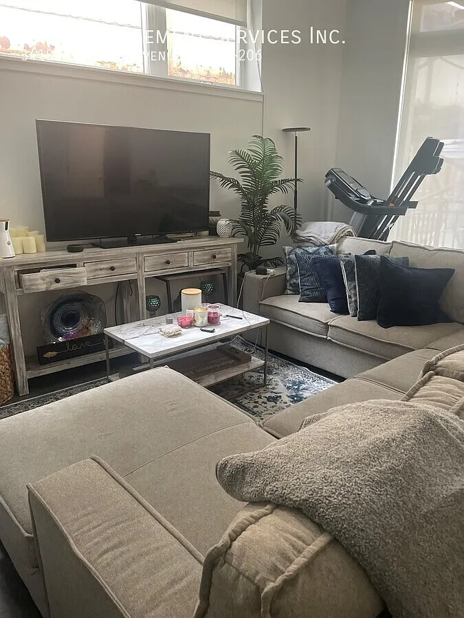 Photo 2 of 15 - 3418 N Lincoln Ave #206 - Chicago, IL Building Photo - 3418 N Lincoln Ave #206