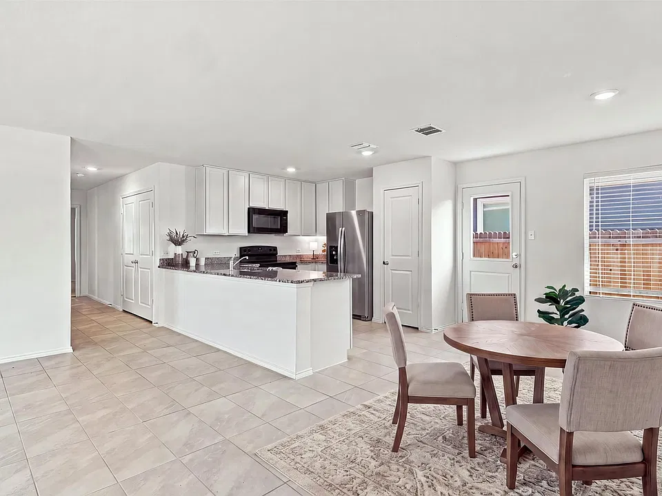 214 Harvest St