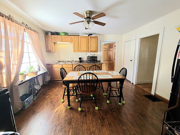 4th image of 223 W 12th St