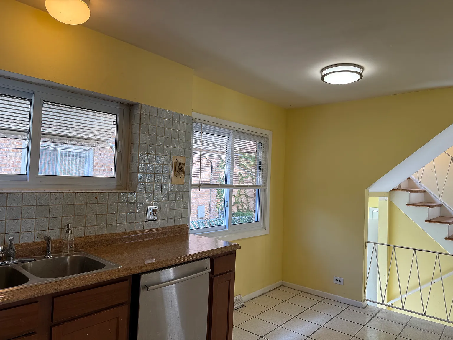 3 bed, 1.5 bath, 1850 sqft, $2,400 — Photo 4