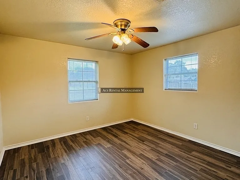 455 Holly St — Photo 7