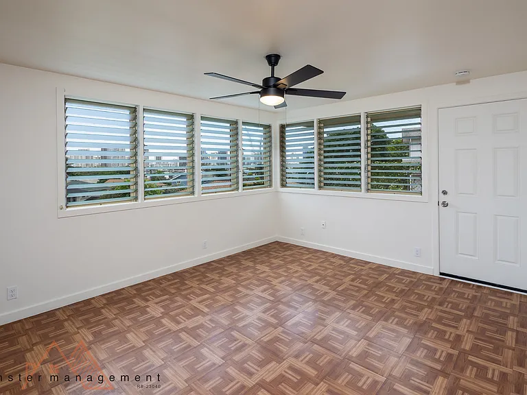 2133 Metcalf St #C — Photo 6