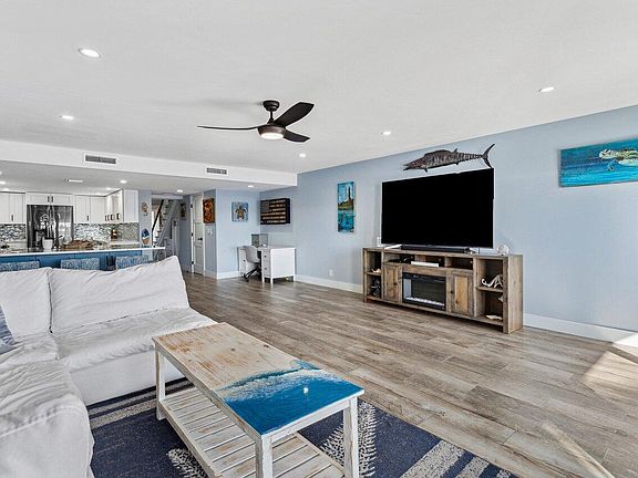 5th image of 230 Sunrise Avenue #103