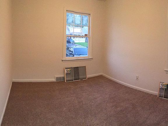 5th image of 13585 Glastonbury Ave