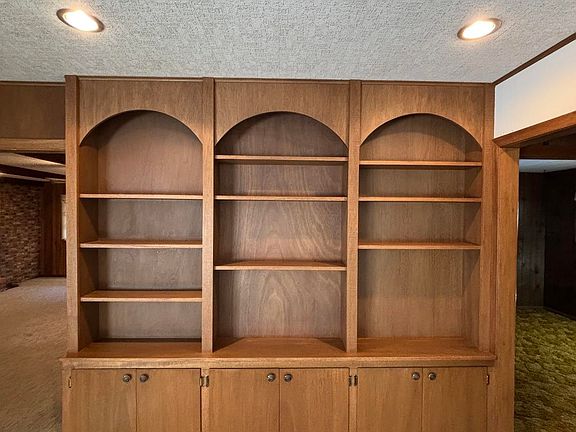 4th image of 401 Elm