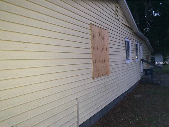 4th image of 2101 E Poinsettia Ave