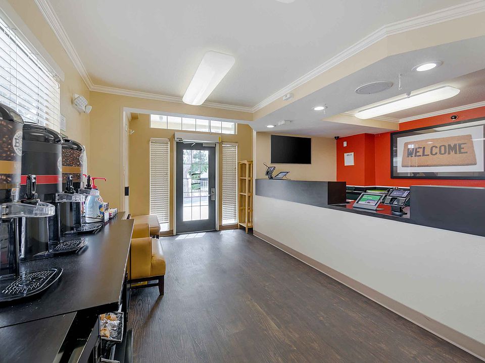 Lobby and Guest Check-in