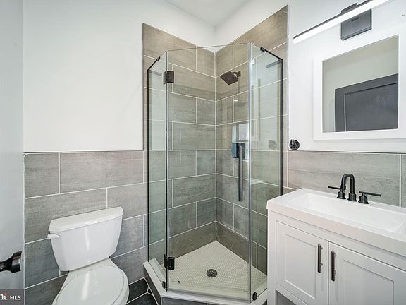 5th image of 1764 Frankford Ave #1F