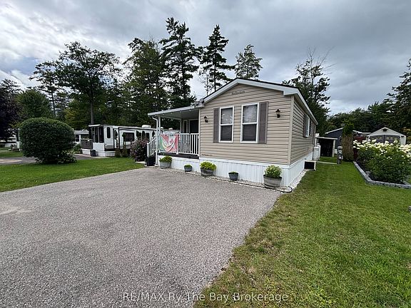 3rd image of 8 Kenora Trl